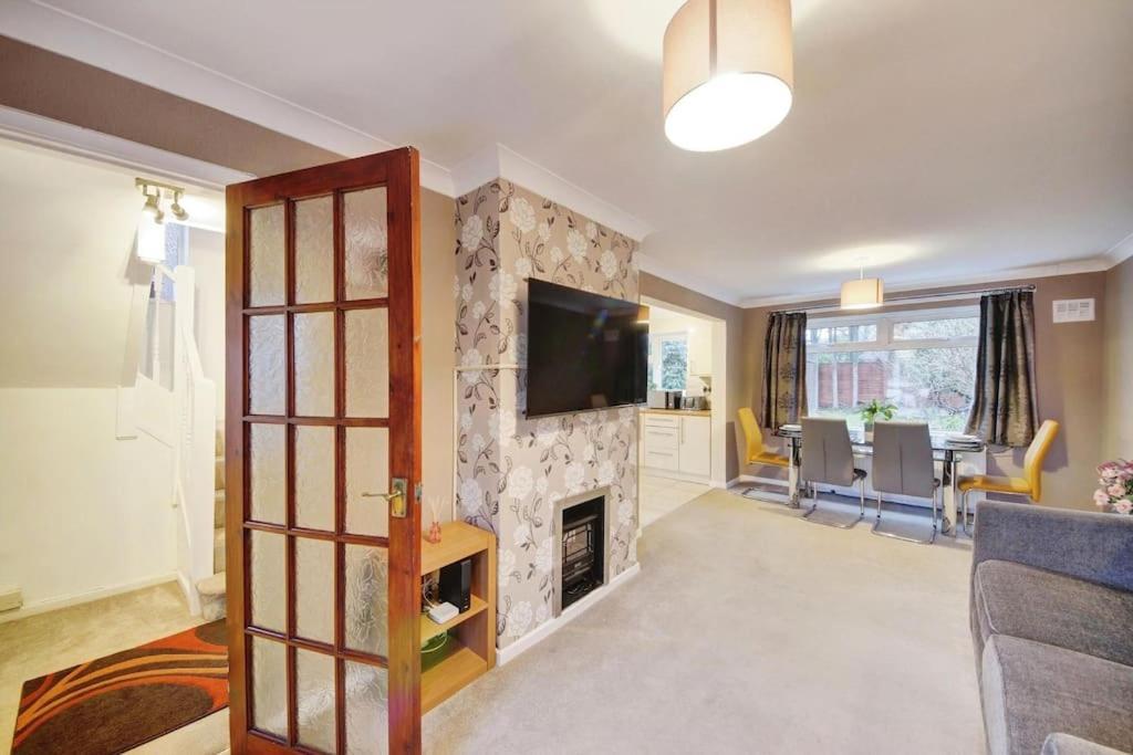 Beautiful Home Close To Town Free Netflix, Wifi Solihull Exterior photo