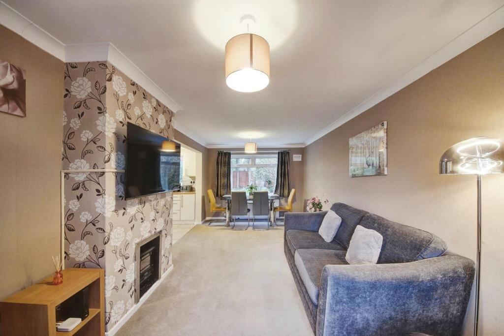Beautiful Home Close To Town Free Netflix, Wifi Solihull Exterior photo