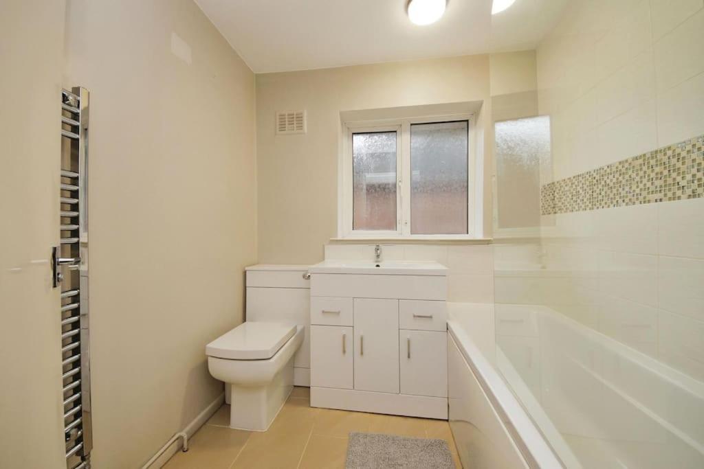 Beautiful Home Close To Town Free Netflix, Wifi Solihull Exterior photo